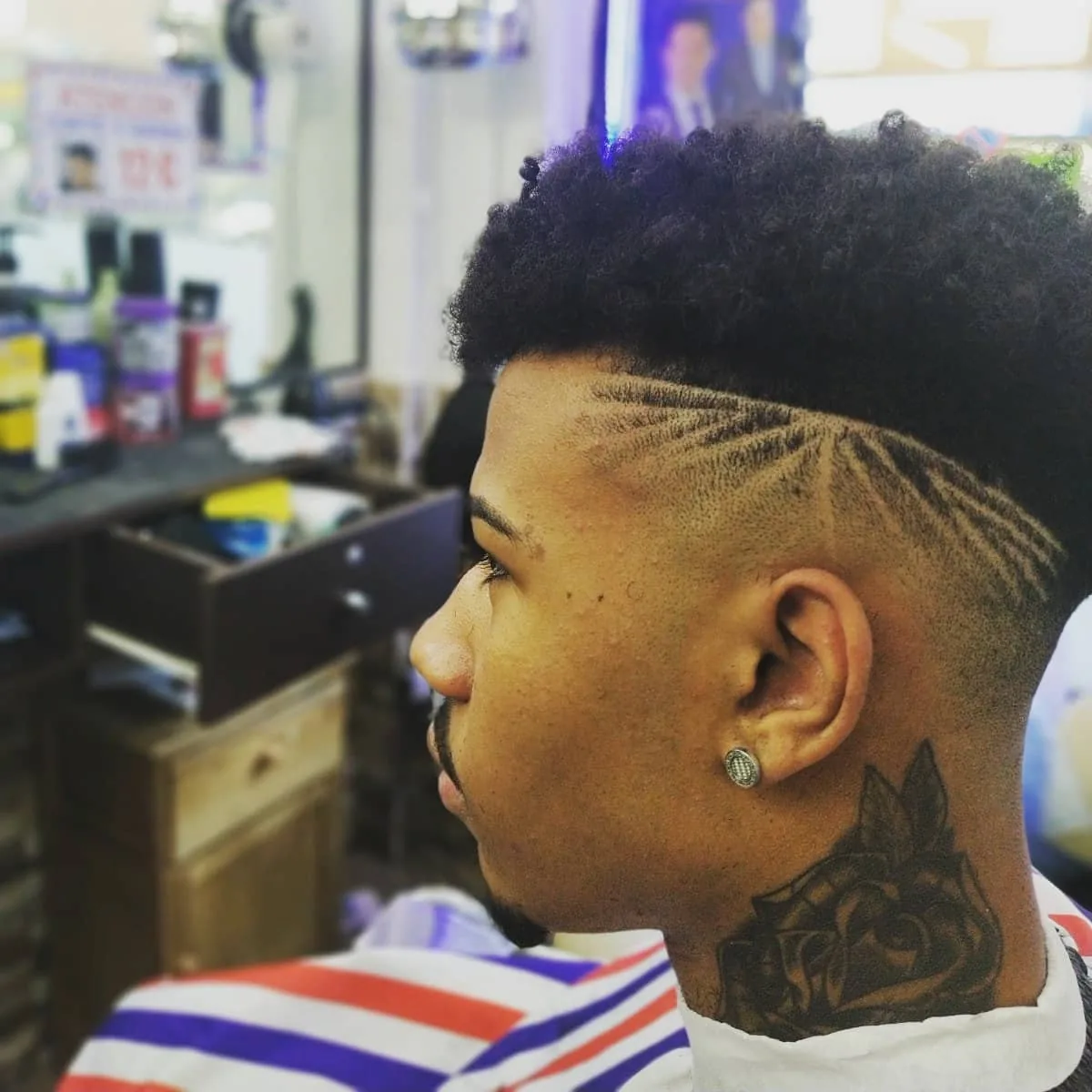 Corte con diseño lateral y degradado realizado en Martín El Maestro Barber Shop